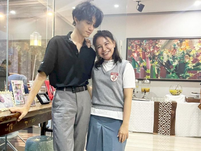 Potret Gemas Rossa Pose Bareng Anak Pakai Rok SMA, Netizen: Seperti Adik Kakak!