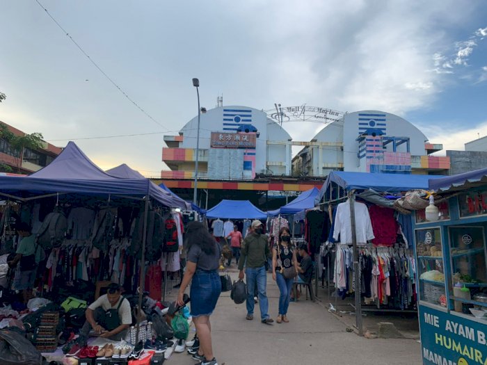 Pasar Jodoh, Surganya Tempat Thrifting Murah di Batam, Harga Kemeja Rp2 Ribuan Aja!