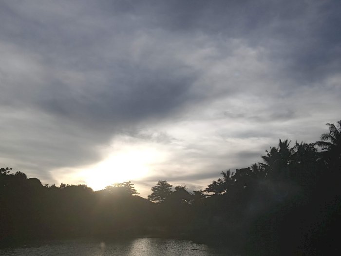 Nongkrong Gratis di Situ Mangga Bolong, Tempat Cozy Buat Berburu Sunset di Jaksel