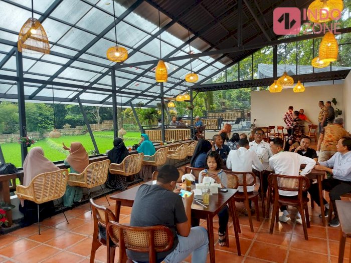 Jalan-jalan ke Node Cafe & Lounge, Cafe Instagramble di Bogor dengan Pemandangan Sawah