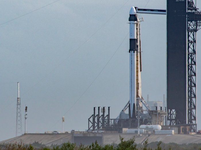 Beruntung Banget! Pria ini Saksikan Detik-detik Roket Falcon 9 Meluncur dari atas Pesawat