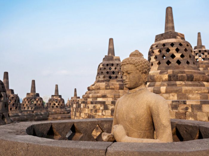 Catat! Menparekraf Sandiaga Uno Masih Larang Wisatawan Naik ke Bangunan Candi Borobudur