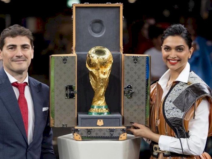 Deepika Padukone Jadi Pembawa Trofi Piala Dunia 2022, Gaya Berpakaian Banjir Kritik Pedas