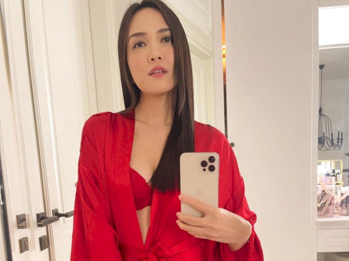 Shandy Aulia Pamer Gaya Pakai Lingerie Merah, Digeruduk Netizen
