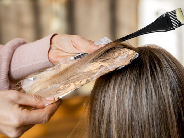 3 Cara Bleaching Highlight Rambut dengan Mudah di Rumah