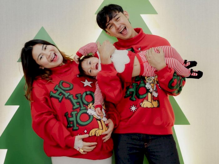 Rayakan Natal sama Anak Kedua, Felicya Angelista Christmas Photoshoot Jelang Lahiran
