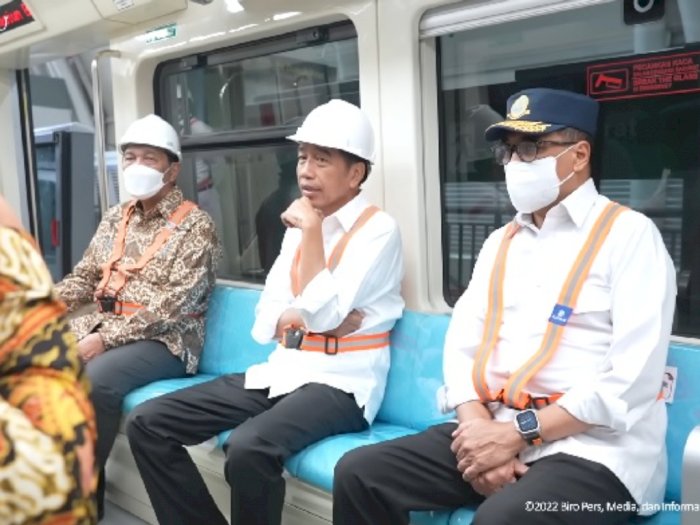 Jajal LRT Jabodebek, Presiden Jokowi: Cepat, Nyaman dan Tidak Berisik!