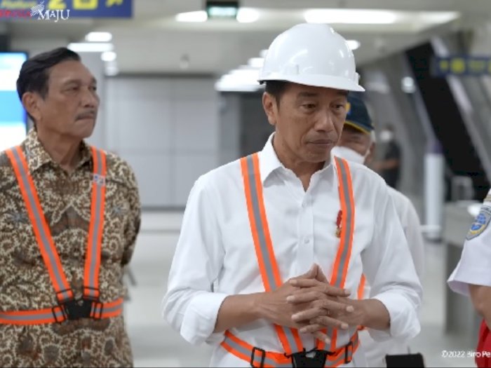 Ditemani Menko Luhut, Presiden Jokowi Jajal LRT Jabodebek