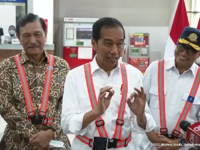 Ditanya soal Reshuffle, Presiden Jokowi Tersenyum 