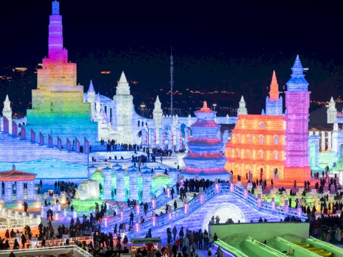 Festival Es Harbin: Berseluncur di Es Raksasa Jadi Aktivitas Populer Saat Natal di China
