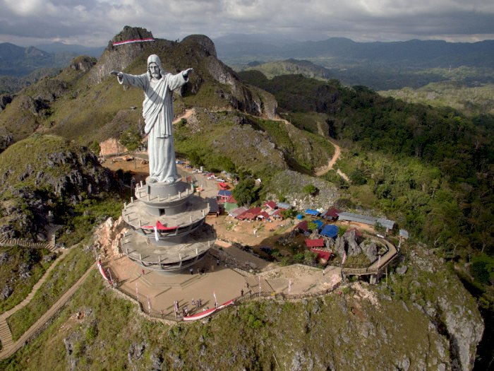 Patung Yesus Tertinggi di Dunia Ada di Indonesia, Cocok Buat Jadi Destinasi Liburan Natal