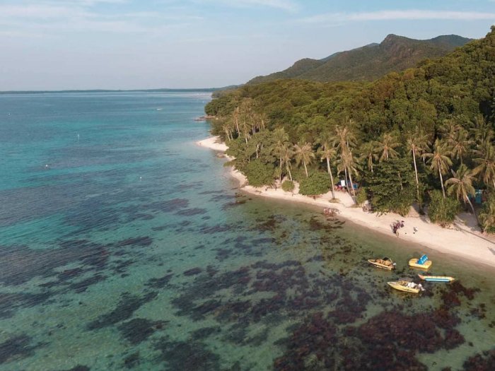  Keindahan Pulau Karimunjawa, Tempat 500 Wisatawan Terjebak Selama Berhari-hari