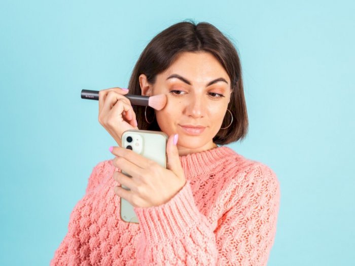 Tips Efektif Membersihkan Wajah Setelah Makeup, Apa Saja Nih?