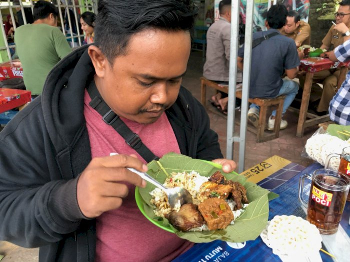 Patut Dicoba! Warung Nasi Jamblang Pelabuhan, Hidden Gem Kuliner Khas Cirebon