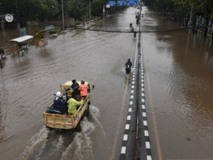 Diguyur Hujan, Sejumlah Ruas Jalan di Jakarta Terendam Banjir