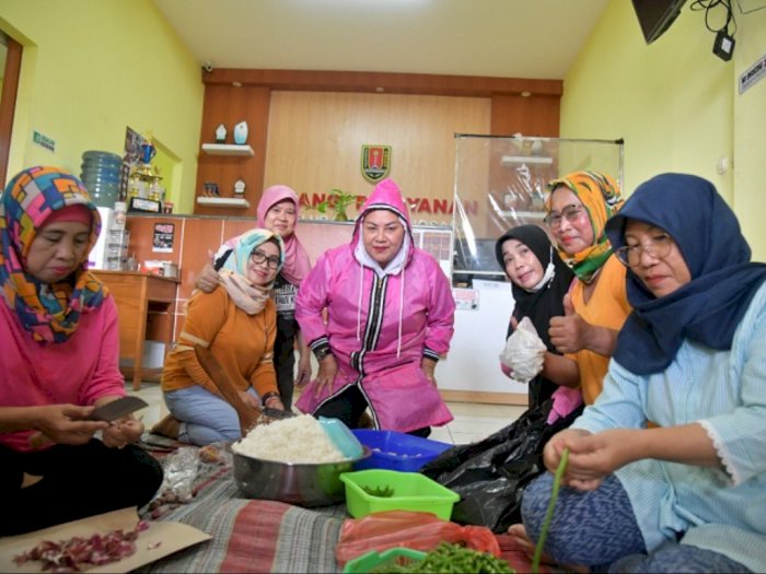 Bantu Warga Terdampak Banjir, Pemkot Semarang Dirikan Dapur Umum