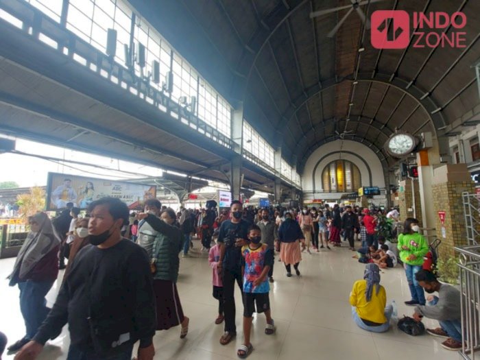 Sore Hari Ini, Stasiun Jakarta Kota Ramai Pengunjung Didominasi Wisatawan Kota Tua