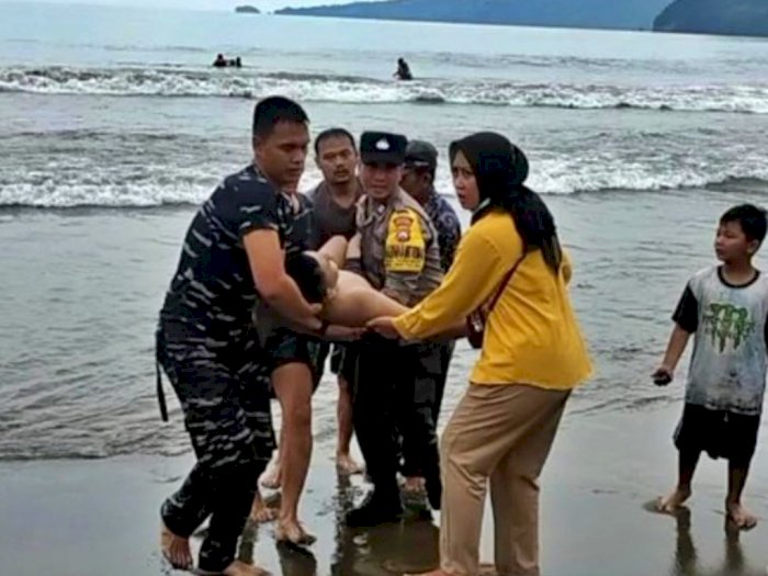 Foto-foto Penyelamatan Dramatis Siswa SMK PGRI 1 Kediri yang Tenggelam di Pantai Prigi