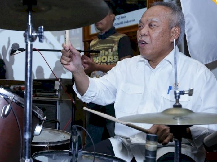 Gaya Kece Menteri Basuki saat Jadi Drummer Dadakan Band Kotak, Tuai Pujian Netizen