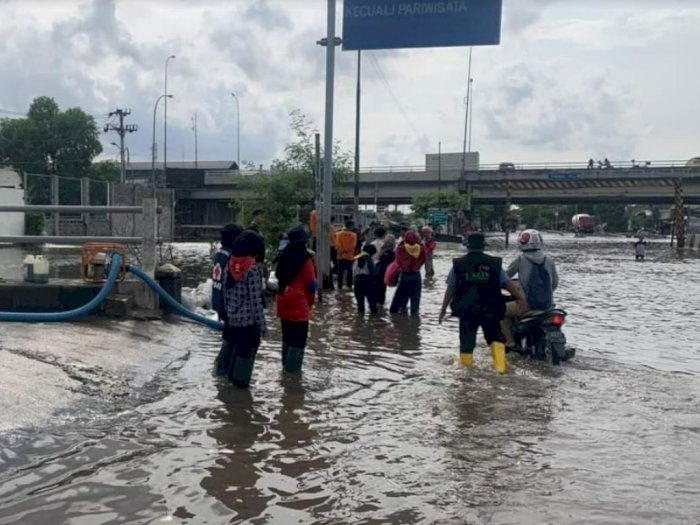Banjir Semarang Belum Juga Surut, Akses Masuk Terminal Terboyo Terganggu