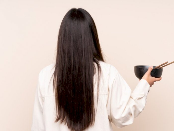 5 Cara Meluruskan Rambut Wanita, Cukup Perawatan di Rumah Hasilnya Paripurna 