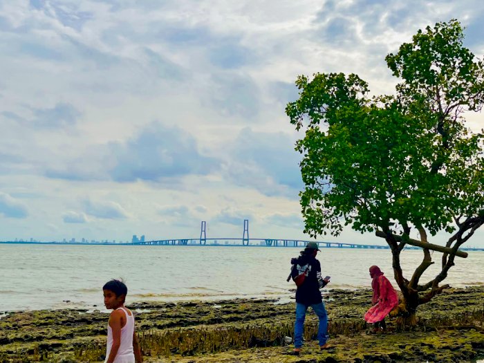 Pantai Goa Petapa: Dulunya Tempat Bertapa, Kini Jadi Wisata View-nya Jembatan Suramadu