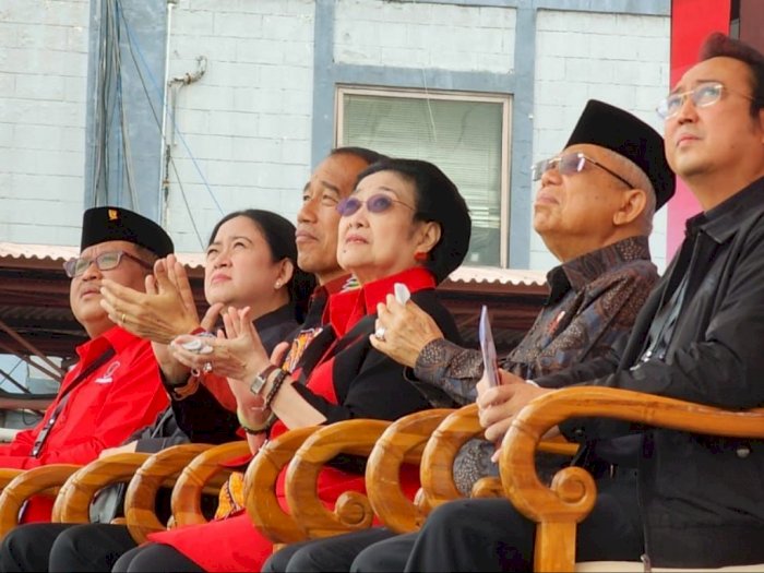Puncak HUT Ke-50 PDIP, Megawati dan Presiden Jokowi Tonton Aksi Terjun Payung!