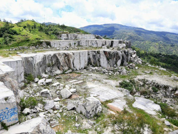 Melihat Bukit Batu Marmer Naitappan, Harta Karun di Depan Mata yang Diabaikan! 