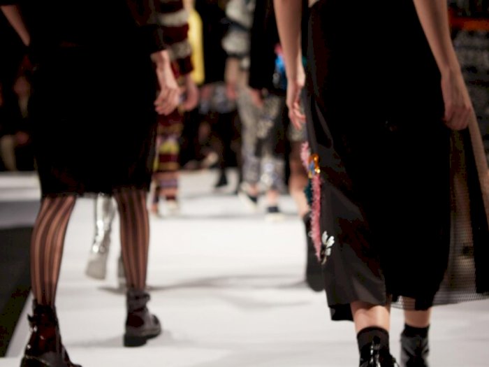 Jakarta Fashion Trend 2023: Kolaborasi Industri Fesyen dan Kosmetik dengan Tema 'FashByte'