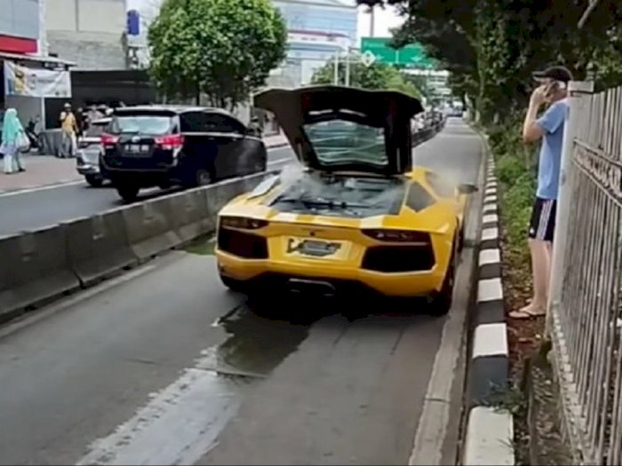 Viral Lamborghini Mogok Saat Masuk Jalur Busway Berujung Ditilang Polisi