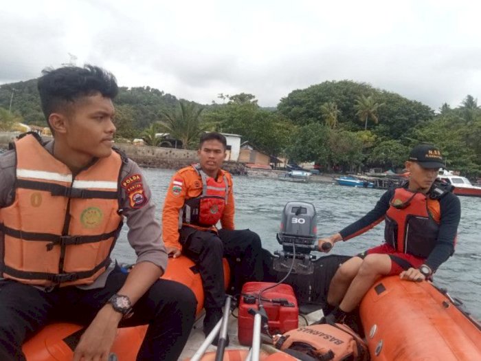 Warga Tangerang Hilang Terseret Ombak saat Foto dan Berenang di Pantai Sawarna