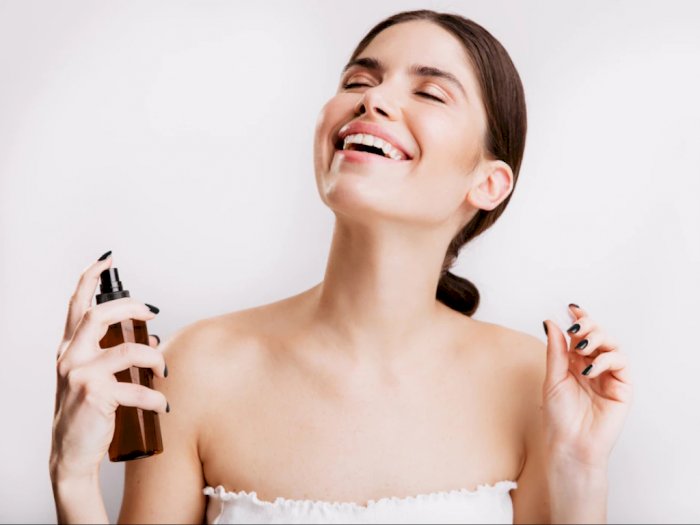 Biar Makeup Tahan Lama, Pilih Setting Spray yang Sesuai Jenis Kulit Wajah! Ini Tipsnya