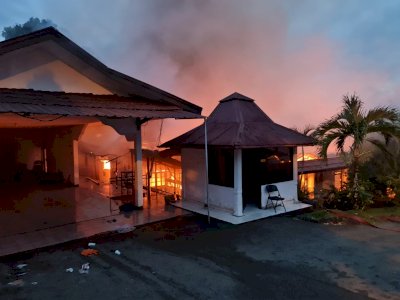 Breaking News! Rumah Dinas Kapolda Papua Terbakar, Terdengar Suara Ledakan