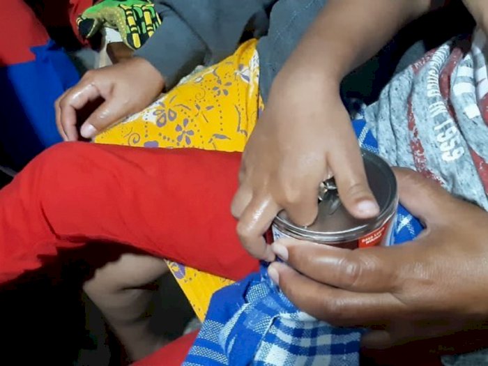 Jari Bocah 4 Tahun Kejepit di Lubang Kaleng Susu, Damkar Turun Tangan