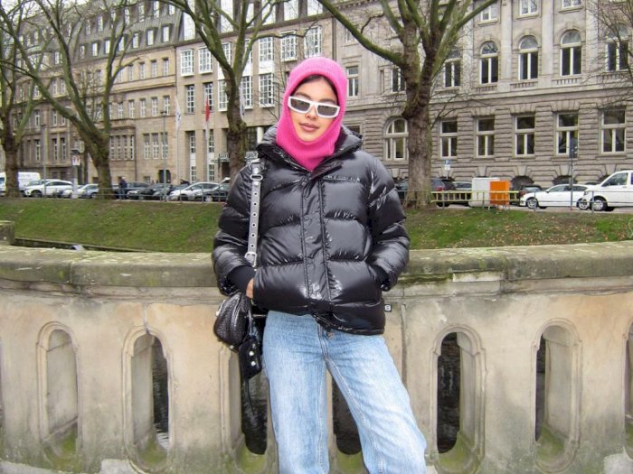 Intip Gaya Eva Celia Liburan di Eropa Bak Pakai Hijab, Netizen: Kirain Sudah Hijrah
