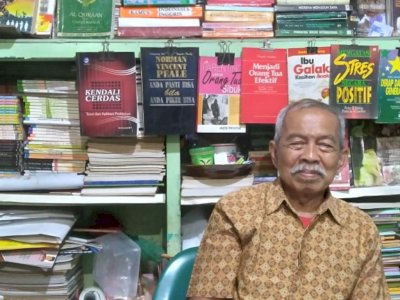 Kisah Kakek Mustakim: 60 Tahun Berjualan Buku Mengajarkan Sabar, Tabah dan Berhati Luas