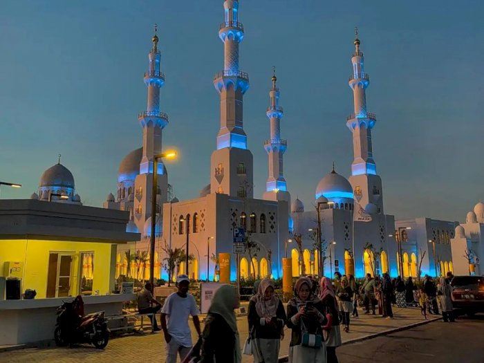 Belum Resmi Dibuka, Pengunjung Masjid Sheikh Zayed Capai Ribuan Orang Setiap Hari
