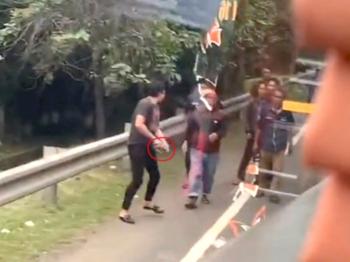 Viral Pemobil Berpelat RFS Cekcok di Jalan Tol, Sampai Kokang Pistol