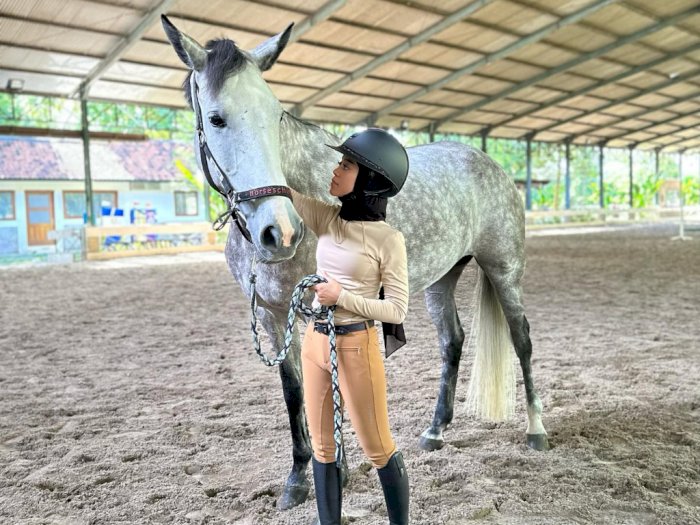 Lesti Pamer Hobi Baru Berkuda, Penampilan Bikin Salfok: Efek Dibanting Jadi Kek Gini
