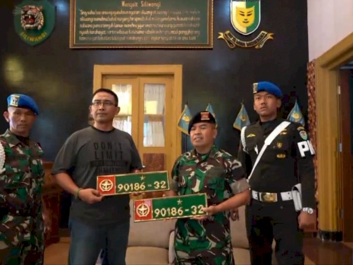Viral Pria Ganti Pelat Nomor TNI ke Hitam saat isi Bensin, Begini Penjelasan TNI AD