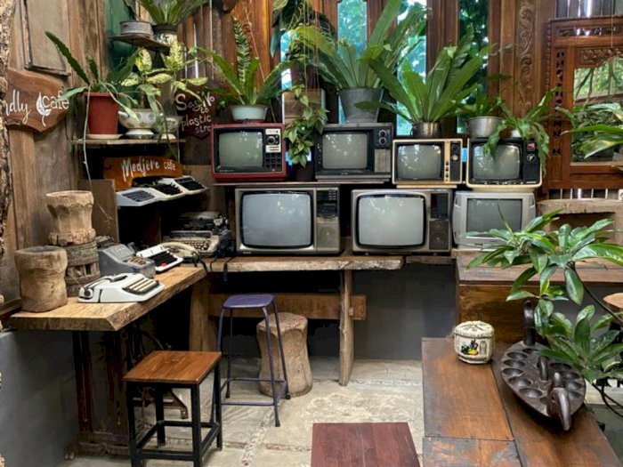 Cocok untuk Nostalgia, Medjora Greenhouse Cafe Tempat Vintage dengan Nuansa 90-an