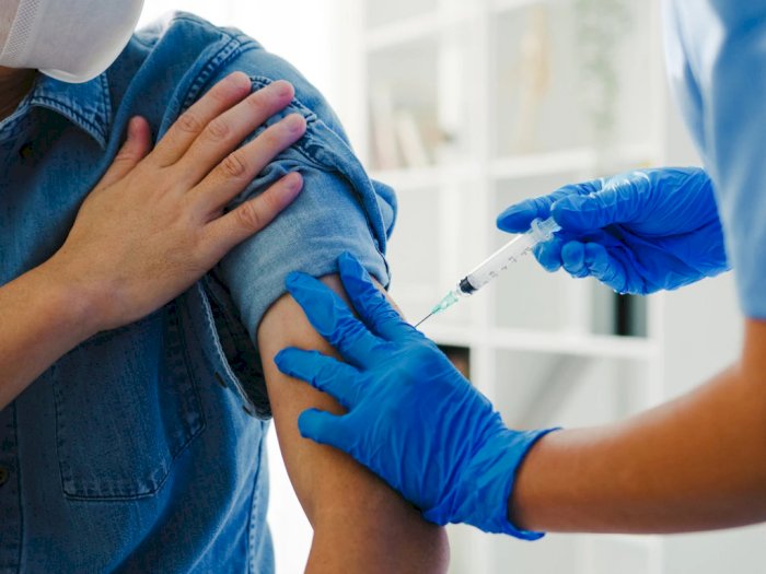 Boleh Enggak Sih Vaksin Campak dan Booster Dilakukan Bersamaan? Ini Kata Pakar