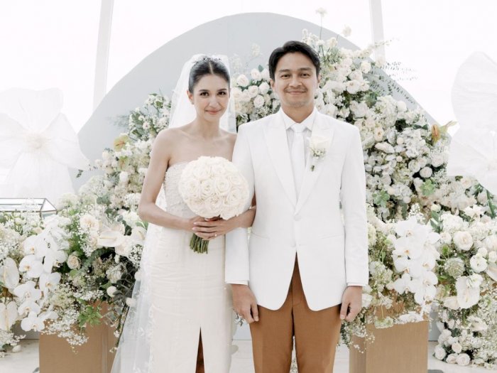 Happy Wedding! Deva Mahenra Resmi Menikah dengan Mikha Tambayong