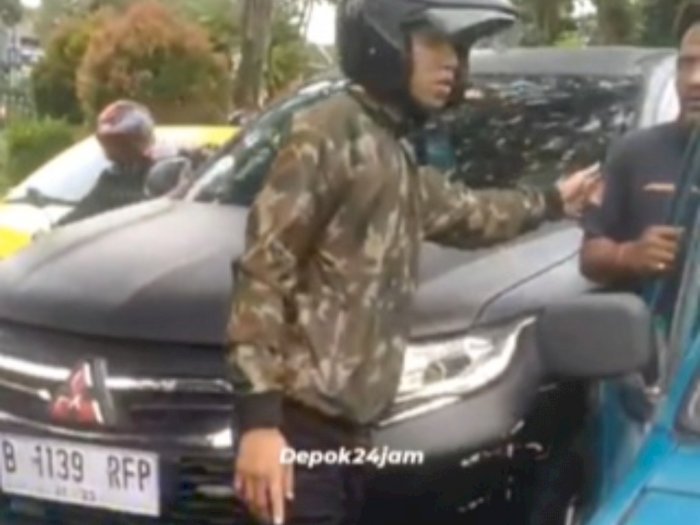 Viral Mobil Pajero Plat RFP Cekcok dengan Sopir Angkot di Jaksel, Diduga Ada Pemukulan