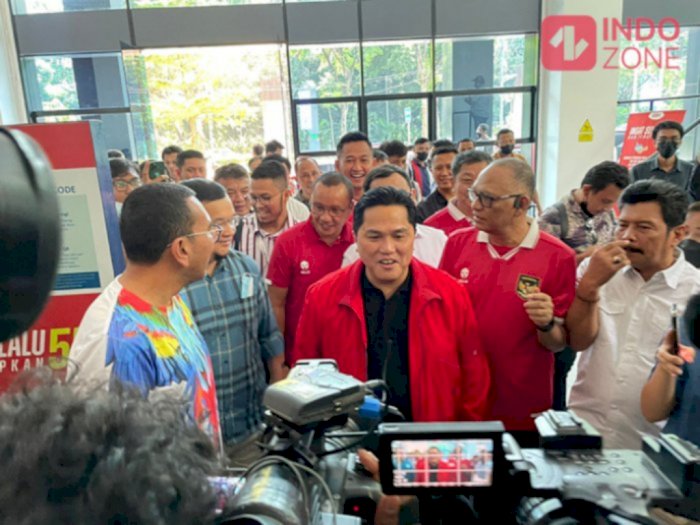 Erick Ajak Suporter hingga Exco Bersih-bersih Sepak Bola Indonesia