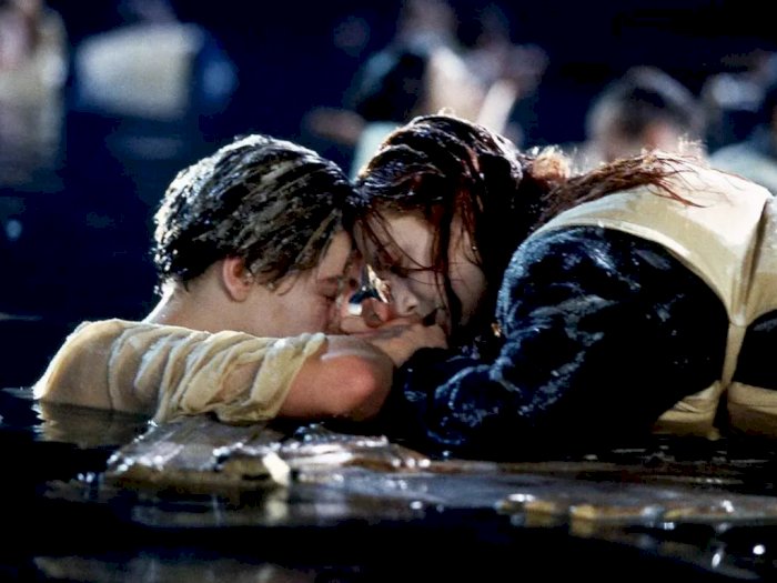 Jadi Perdebatan, James Cameron Sebut Jack Sebenarnya Bisa Saja Selamat di Film 'Titanic'