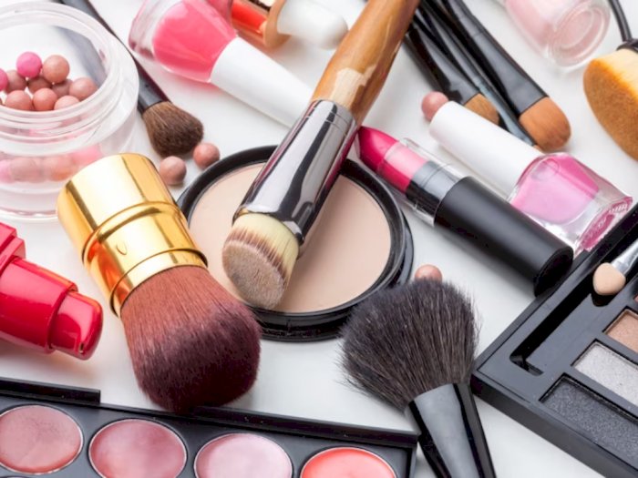 Sia-sia! Ini 3 Trik Makeup yang Gak Perlu Kamu Ikuti Girls