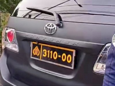 Terungkap! Sopir Mobil Pelat Polri yang Tabrak Ojol Rupanya Menantu Polisi