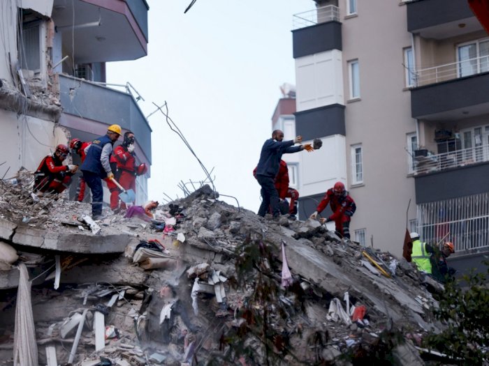Ngenes! Ibunya Terkubur di Reruntuhan Gedung Akibat Gempa Turki, Wanita Ini Mohon Bantuan