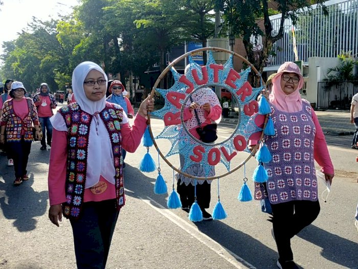 Emak-emak di Solo Gak Ada Lawan, Lewat Rajutan Bisa Raup Cuan Jutaan!